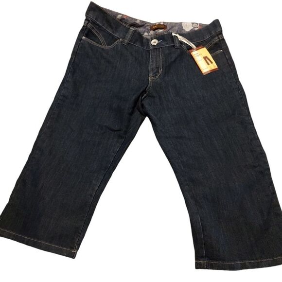 Lee Jeans One True Fit Lower On The Waist Blue Denim Cuffed Capri NWT Size 14M - Picture 1 of 7